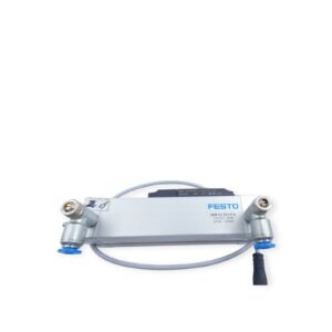 Festo ADN-12-70-I-P-A Pneumatikzyl. + SDAT-MHS-M50-1L-SA-E-0.3-M8 Transmitter